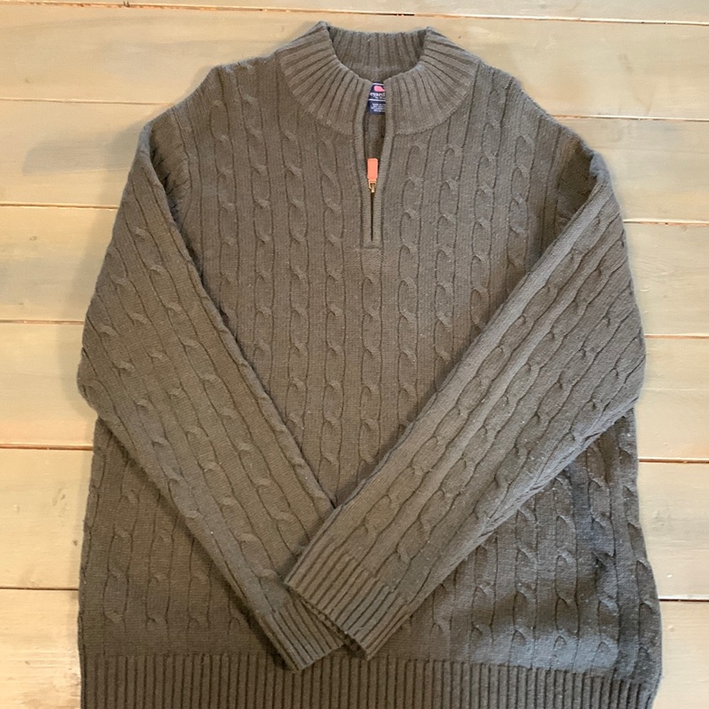 Vineyard vines 1/4 zip pullover barely worn.